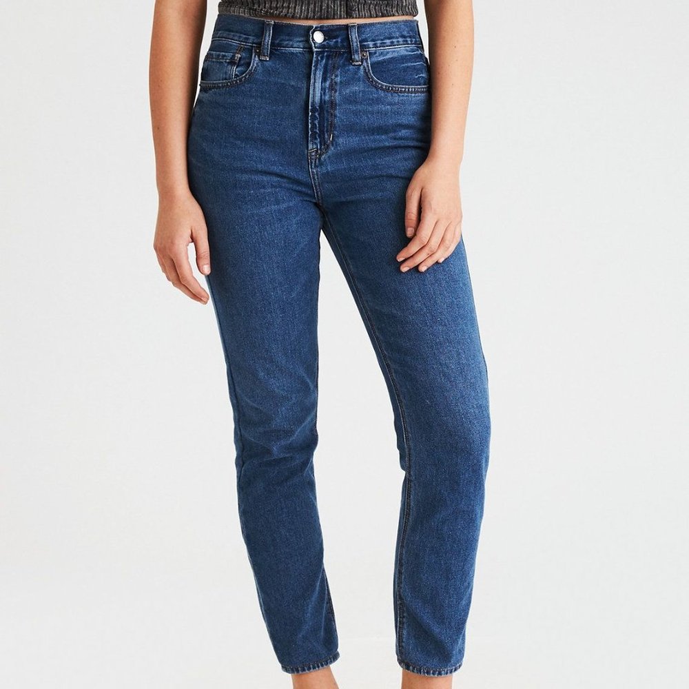 AEO Classic High Rise Mom Jeans Size 2 Regular